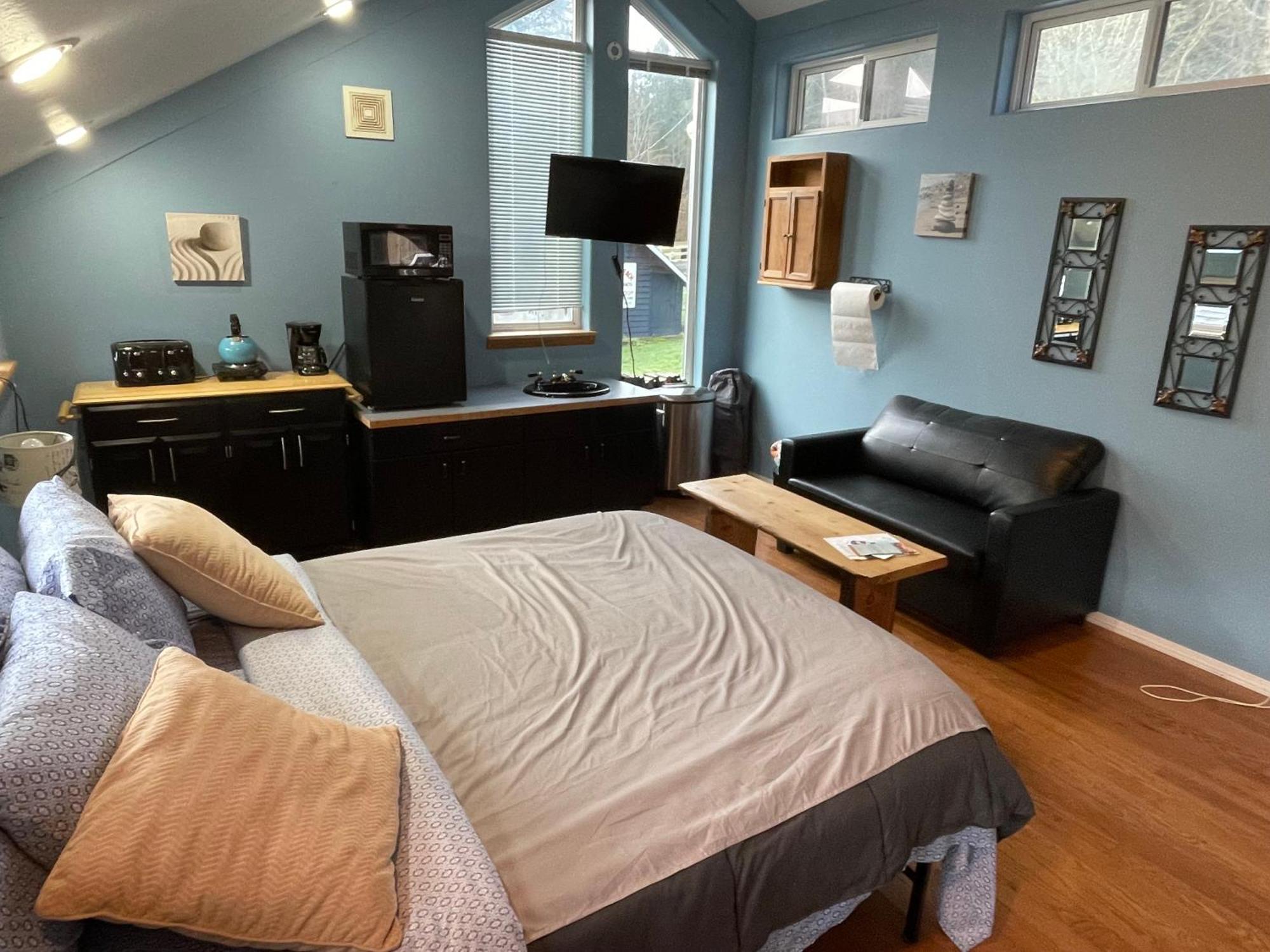 Oceanfront Studio/Loft: Alpacas, Oysters & Kayaks Shelton Exteriör bild