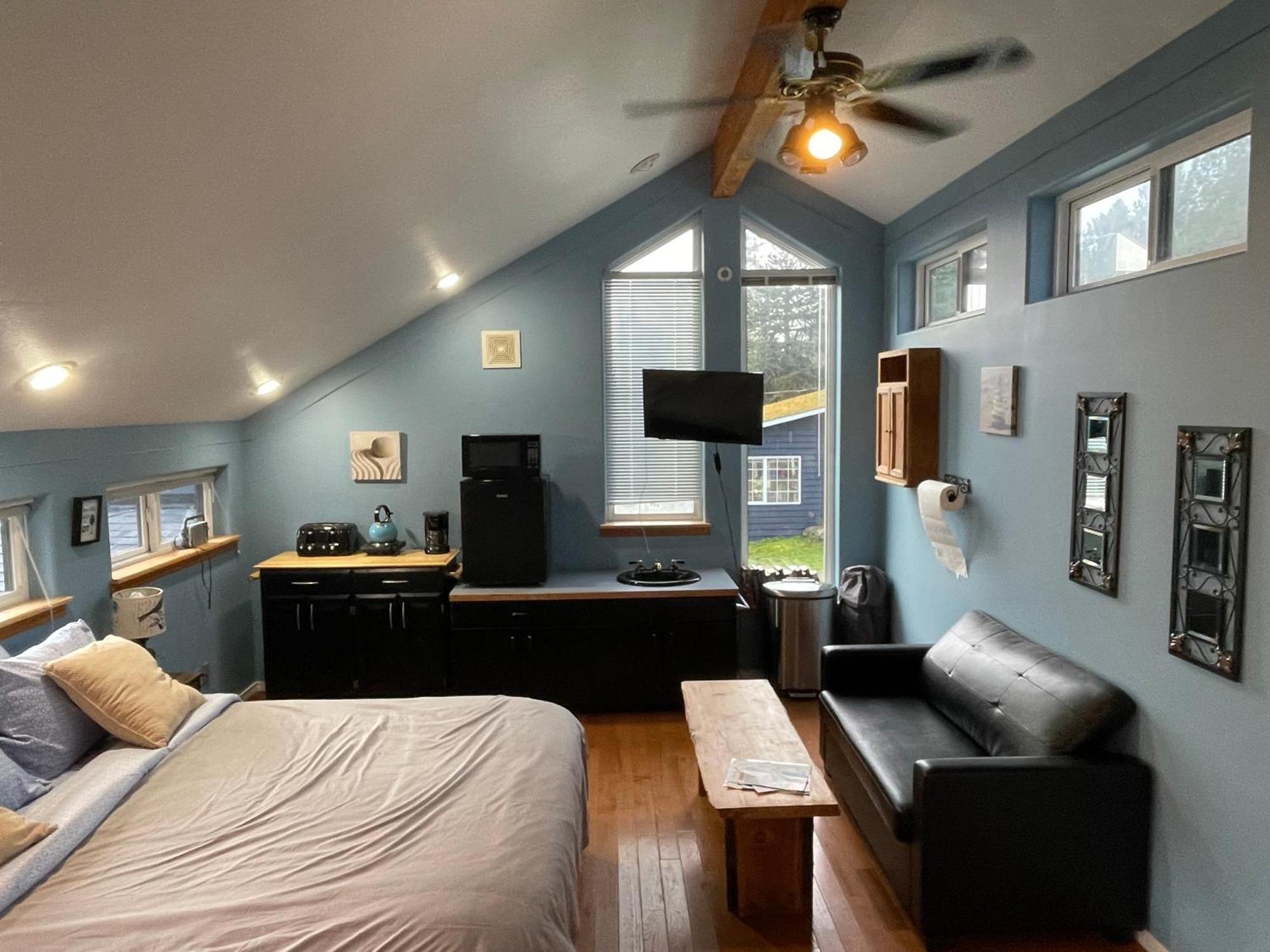 Oceanfront Studio/Loft: Alpacas, Oysters & Kayaks Shelton Exteriör bild