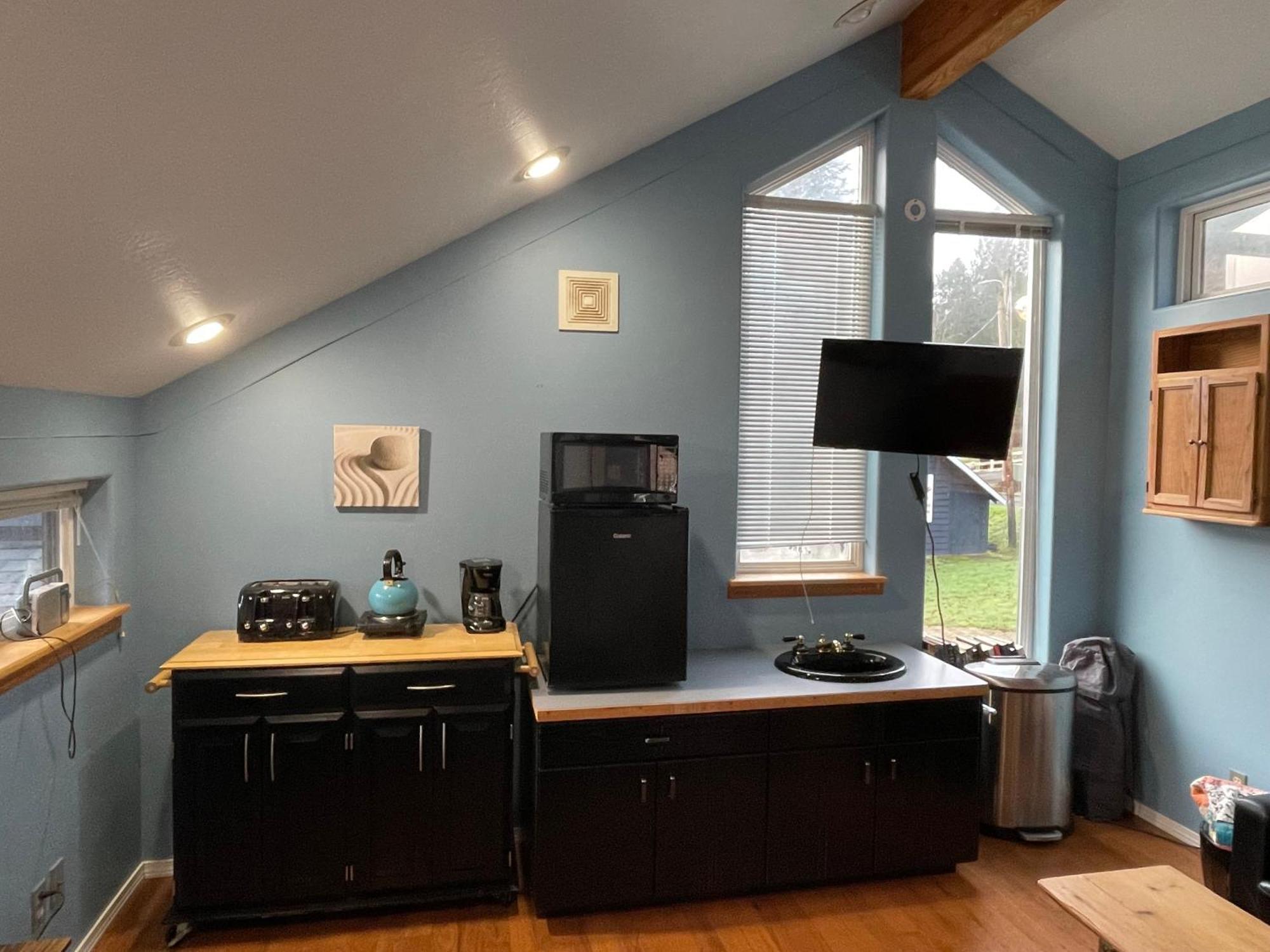 Oceanfront Studio/Loft: Alpacas, Oysters & Kayaks Shelton Exteriör bild