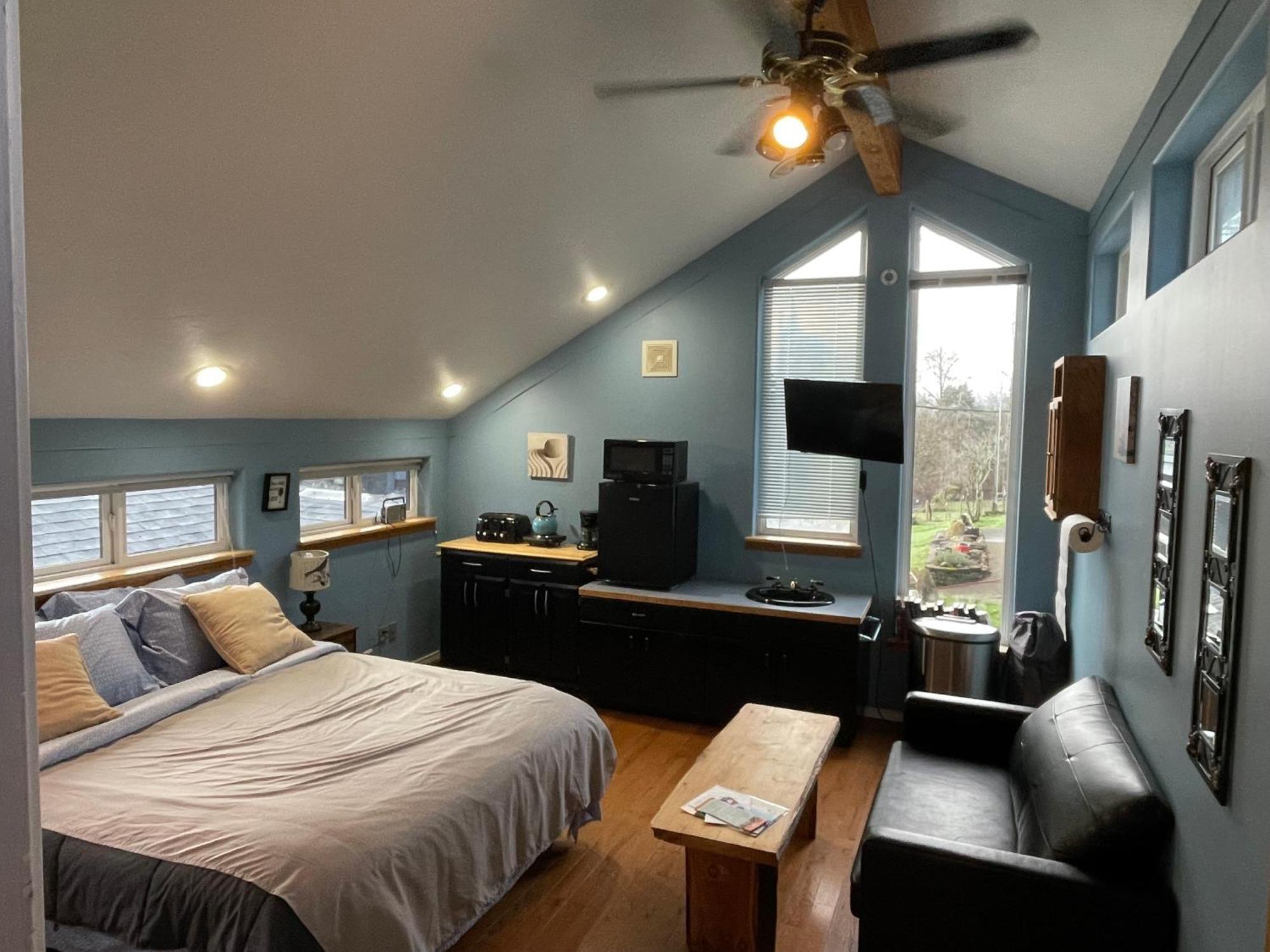 Oceanfront Studio/Loft: Alpacas, Oysters & Kayaks Shelton Exteriör bild